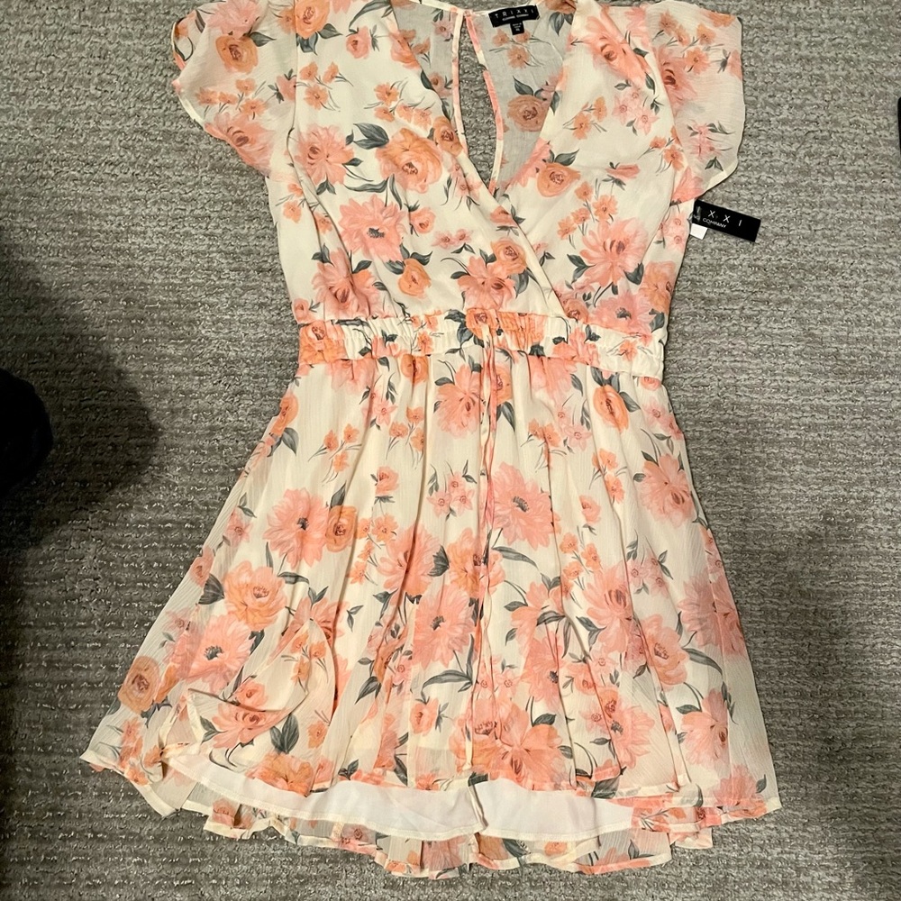 NWT Trixxi Floral Dress in Juniors XL.